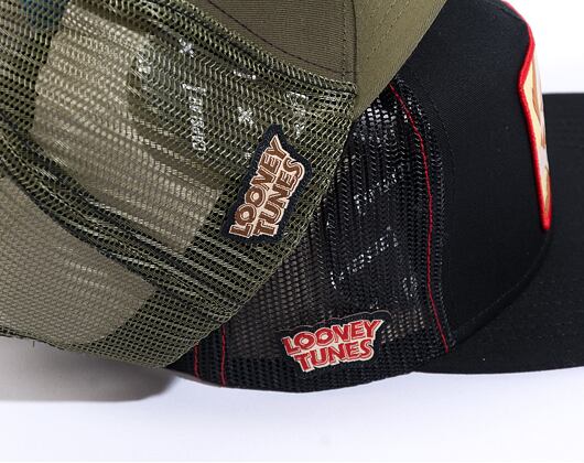 Kšiltovka Capslab Looney Tunes - Wile E. Coyote Flat Trucker Olive