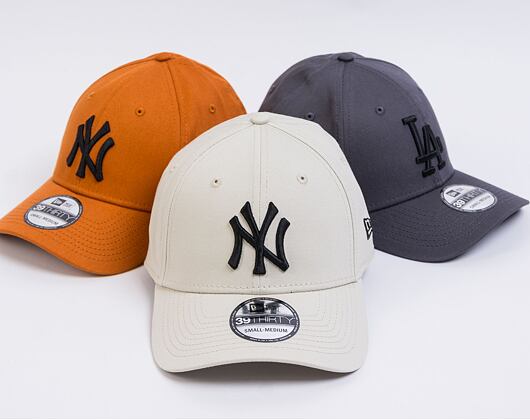 Kšiltovka New Era 39THIRTY MLB League Essential New York Yankees Stone / Black