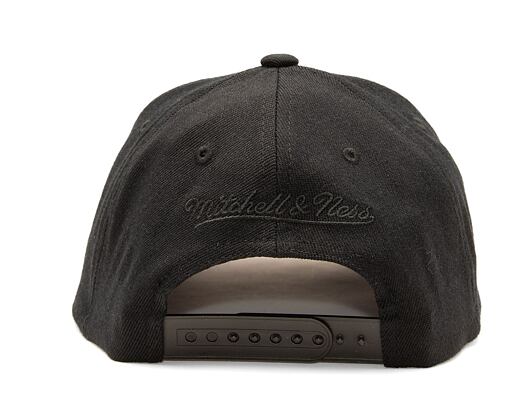 Kšiltovka Mitchell & Ness NHL Blk/Blk Logo Classic Red Blackhawks Black