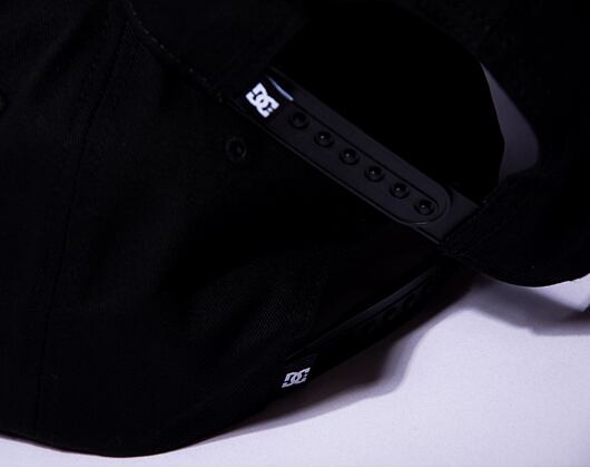 Kšiltovka DC Slacker Black Snapback