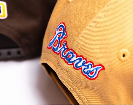 Kšiltovka New Era 9FIFTY MLB Side Patch Script Atlanta Braves Bronze / Dark Brown