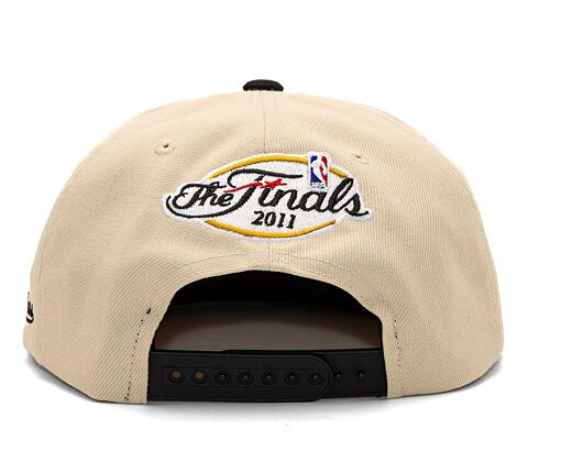 Kšiltovka Mitchell & Ness Nba Finals Remix Snapback Finals Heat Vs. Mavericks Off White