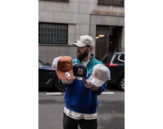 Kšiltovka New Era 9FORTY A-Frame Trucker MLB Boucle New York Yankees Navy / Caramel Brown / Stone