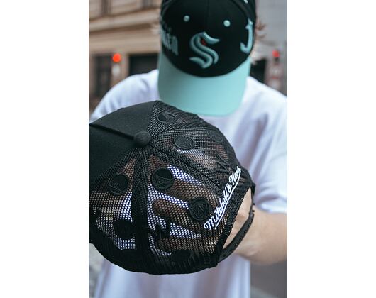 Kšiltovka NBA Monogram Trucker Golden State Warriors Black