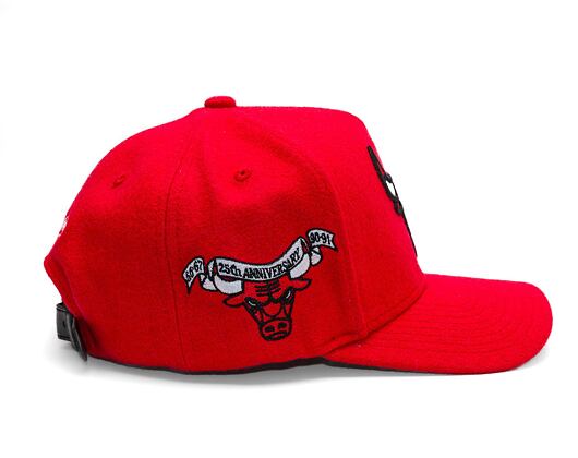 Kšiltovka Mitchell & Ness - Chicago Bulls - Kicking Wool Pro Strapback - Red