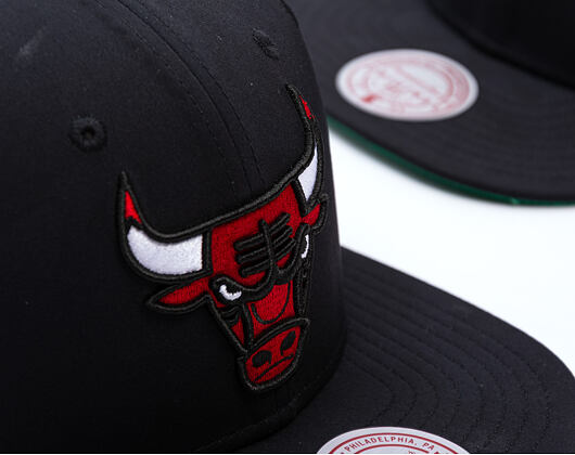 Kšiltovka Mitchell & Ness - NBA April Showers Snapback - Chicago Bulls - Black