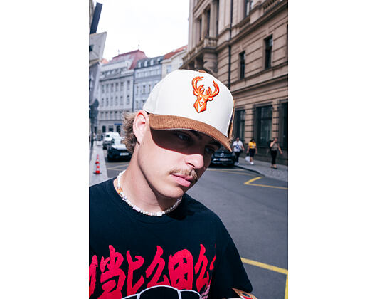 Kšiltovka Mitchell & Ness - Blush Sand Classic Red - Milwaukee Bucks - Sand/Brown