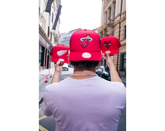 Kšiltovka Mitchell & Ness - Evergreen Trucker - Chicago Bulls - Red