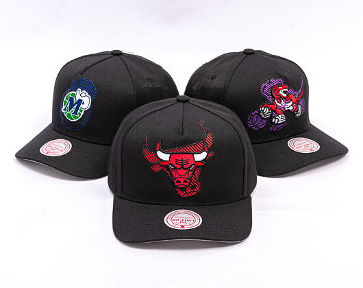 Kšiltovka Mitchell & Ness - NBA Tilted Pro Snapback - Chicago Bulls - Black