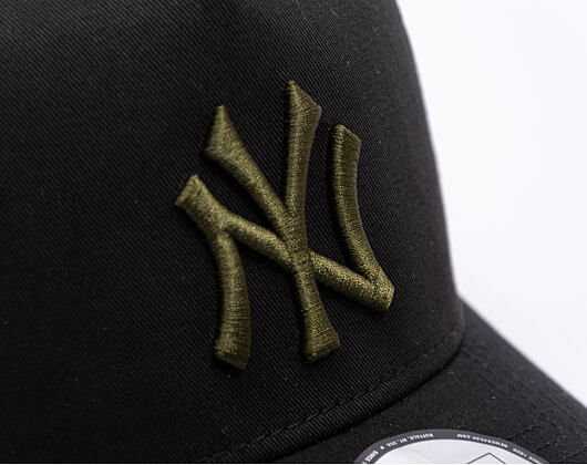Kšiltovka New Era - MLB Essential 9FORTY Trucker - NY Yankees - Black / Rifle Green