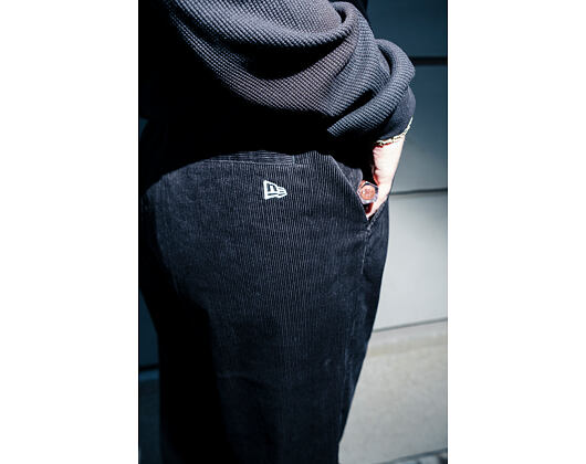 Kalhoty New Era - Branded Cord Chino Pants - Black