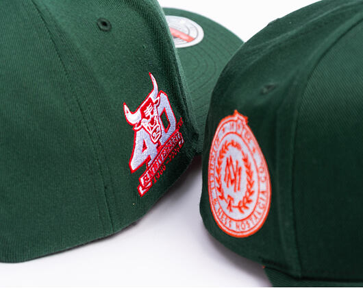 Kšiltovka Mitchell & Ness  - NBA First Letter Classic Red - Chicago Bulls - Dark Green