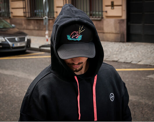 Kšiltovka Pink Dolphin Souvenir Satin Structured Black Snapback