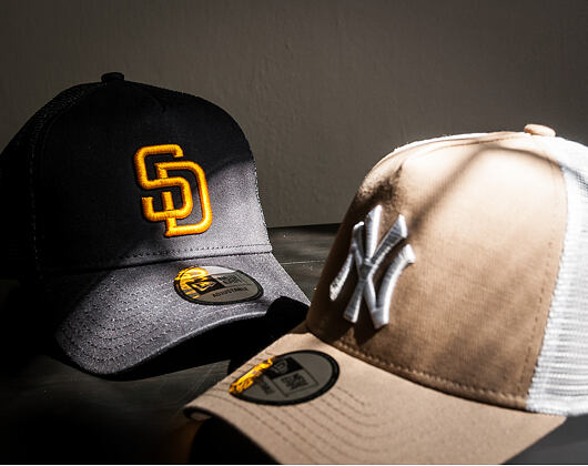 Kšiltovka New Era Essential New York Yankees 9FORTY TRUCKER Camel/White Snapback
