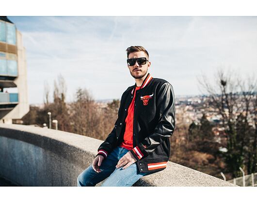 Bunda New Era Chicago Bulls Team Logo Varsity 2 Black