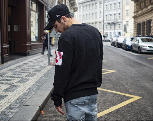Mikina New Era Far East Crewneck Black