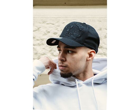 Kšiltovka Mitchell & Ness Chicago Bulls 717 Varsity ID 110