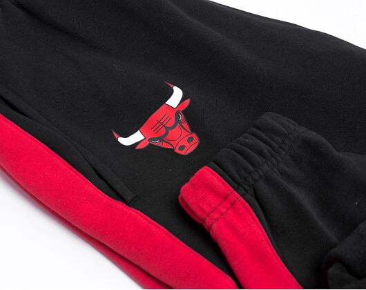 Tepláky New Era Logo Jogger Chicago Bulls Black