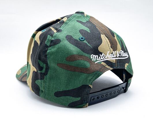 Kšiltovka Mitchell & Ness Boston Celtics Camo 865 Black/White Logo