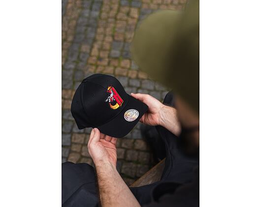 Kšiltovka Mitchell & Ness INTL839 Houston Rockets Letterman 110 Snapback