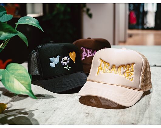 Kšiltovka Pink Dolphin TEACH PEACE HAT OH2206TPCR TAN