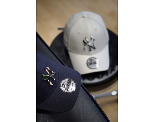 Kšiltovka New Era 9FORTY MLB Camo Infill New York Yankees Strapback Navy / Woodland Camo