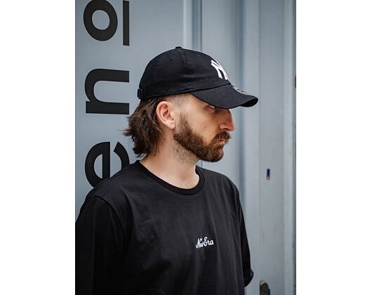 Triko New Era Essential Script Tee Black