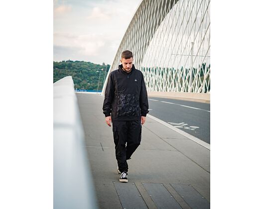 Bunda New Era Contemporary Cargo Windbreaker Black