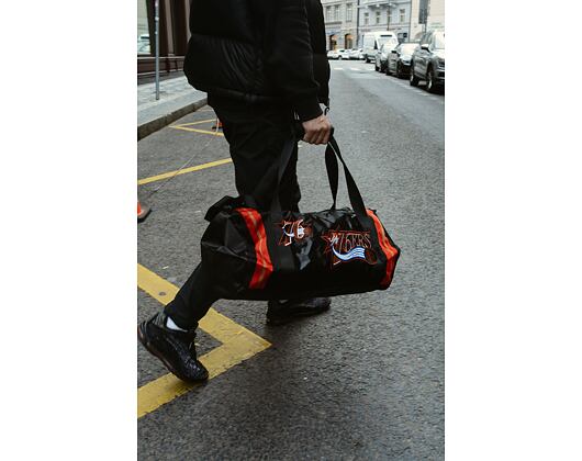 Taška Mitchell & Ness Philadelphia 76ers Satin Duffel Bag Black