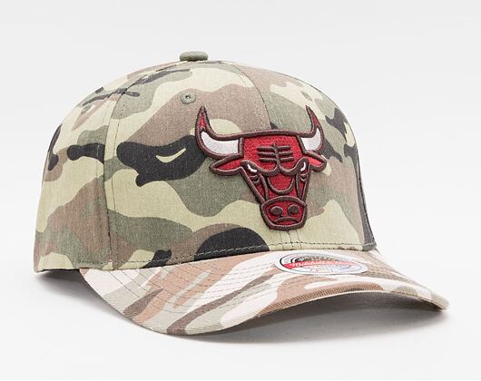 Kšiltovka Mitchell & Ness Chicago Bulls Woodland Desert Stretch Snapback Camo Woodland