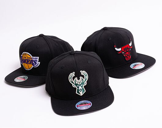 Kšiltovka Mitchell & Ness Milwaukee Bucks Downtime Redline Stretch Snapback Black