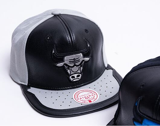 Kšiltovka Mitchell & Ness - Day One Snapback - Chicago Bulls - Black-Grey