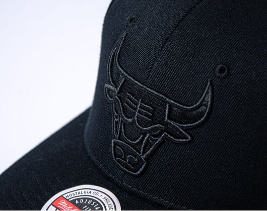 Kšiltovka Mitchell & Ness Blk/Blk Logo Classic Red Chicago Bulls Black