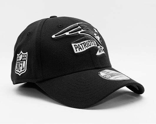 Kšiltovka New Era 39THIRTY NFL22 Sideline New England Patriots Black / White