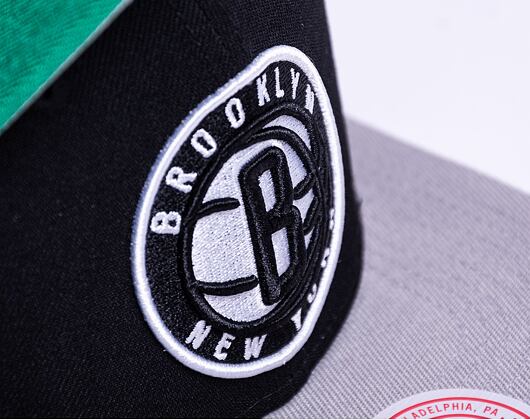 Kšiltovka Mitchell & Ness PATCH OVERLOAD SNAPBACK BROOKLYN NETS Black / Grey