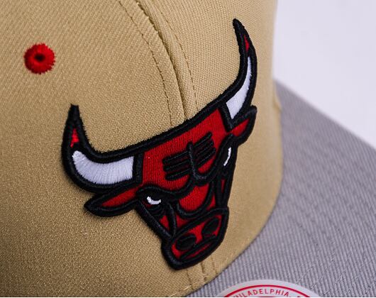 Kšiltovka Mitchell & Ness CLASSIC CANVAS SNAPBACK Chicago Bulls Tan