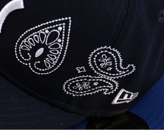 Kšiltovka New Era 59FIFTY MLB All-Over-Paisley New York Yankees Team Color / Optic White