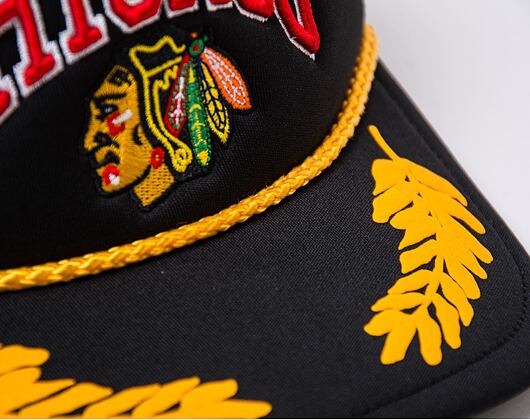 Kšiltovka Mitchell & Ness NHL Gold Leaf Trucker Blackhawks Black