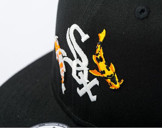 Kšiltovka New Era 9FIFTY MLB Koi Fish Chicago White Sox Black / Optic White