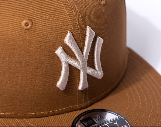 Kšiltovka New Era 9FIFTY MLB League Essential New York Yankees Toasted Peanut / Stone