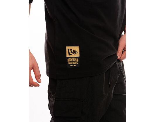 Triko New Era - Sticker Oversized Tee - Black / Gold