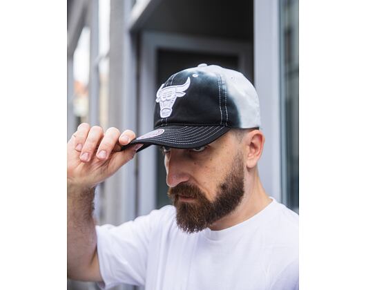 Kšiltovka Mitchell & Ness - Dip Dye Pro Snapback - Chicago Bulls - Black