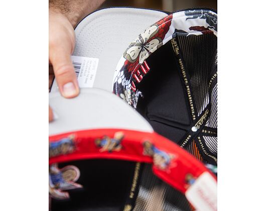 Kšiltovka Mitchell & Ness - Chicago Bulls - Year Of The Snake Trucker - Black