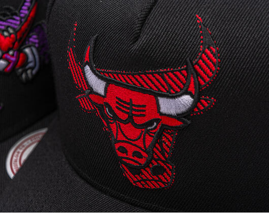 Kšiltovka Mitchell & Ness - NBA Tilted Pro Snapback - Chicago Bulls - Black