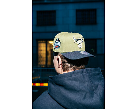 Kšiltovka Mitchell & Ness - NBA Core Iv Pro  Bulls - Chicago Bulls - OLIVE-BLACK