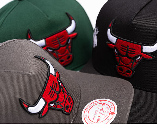 Kšiltovka Mitchell & Ness  - NBA Born To Win - Pro Pinch Snapback - Chicago Bulls - Grey