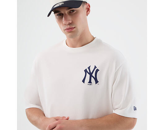 Triko New Era - MLB Cap Graphic Oversized Tee - NY Yankees - White