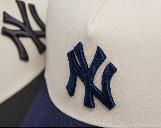 Kšiltovka New Era - MLB "2 Tone" 39THIRTY - NY Yankees - Chrome White / Navy