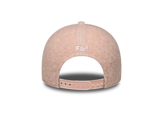 Dámská Kšiltovka New Era - MLB Winter Borg Teddy 9FORTY M-CROWN - NY Yankees - Blush Pink