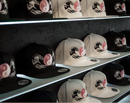 Kšiltovka Under Native Wavy Native Swish Snapback White